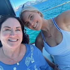 Lauren Dieter's Instagram, Twitter & Facebook