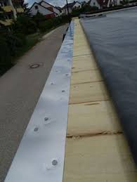 Montage Wasserleitblech Am Carport Mit Holzdach Und Epdm Dachfolie Wasserleitblech Carport Epdm Carport Dach Gartenhaus Modern