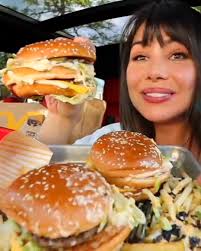 #veronicawang #burger #macdonalds #bigbites #hungry #favoritemukbanger  #mukbang #fyp #explore