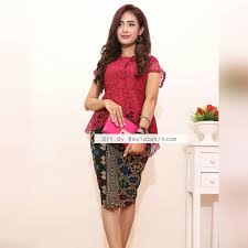 Tampil trendy dengan gamis satin berkombinasi blazer batik. Kumpulan Gambar Model Baju Kebaya Batik Gaun Pesta Modern Terbaru