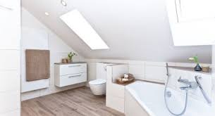 Komplett gefliest bildet sie eine einheit mit dem raum und wirkt dank der glasabtrennung offen und licht. Bad Ideen Inspiration Fur Schone Bader Banovo