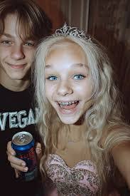 Victoria Cawthon's Instagram, Twitter & Facebook