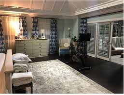 El Dormitorio Principal En Dead To Me Dormitorios Dormitorio Principal Principales