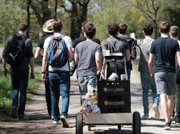 Можете самостоятельно комбинировать универсальные поздравления и в конце. Den Otca V Germanii Osobennosti Prazdnika I Tradicii