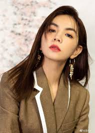 7 sao Cbiz không ai dám đến gần vì 'bốc mùi': Dương Mịch hôi chân, Tạ Đình  Phong ghét tắm gội nhưng vẫn chưa kinh dị bằng trùm cuối