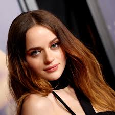 Joey King, I'm Begging You, Get This Slanted Pink Bob for Real — See Photo 