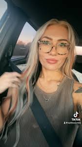 I HAVE THE BEST hair stylist in the game okay you guys don’t want to sleep 