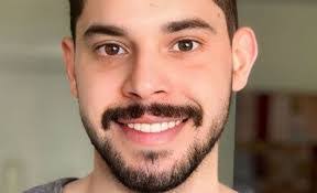 Shelly Lang's Instagram, Twitter & Facebook