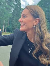 A long-overdue introduction post from the girl behind this account: Hello  to you all and welcome to my new followers! It took this account reaching  more than 40k of you for me