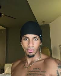 Louis Russell's Instagram, Twitter & Facebook