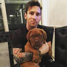 Bienvenidos a la cuenta oficial de instagram de leo messi / welcome to the official leo messi instagram account themessistore.com. Das Susseste Was Ihr Heute Sehen Werdet Messis Sohn Ciro Umarmt Den Hund Hulk Tribuna Com