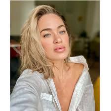 Jessica Deck's Instagram, Twitter & Facebook