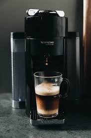 First, brew the espresso coffee (40ml or 1.35 fl oz) with your coffee machine and pour it into the cup. Nespresso Recipes The Kentucky Gent
