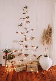 Best Christmas Tree Light Ideas That You Can Also Try At Your Home Wall Mounted Christmas Tree Wall Christmas Tree Cool Christmas Trees