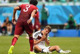 Portugal's outing went from disaster to nightmare in the 37th minute, after pepe was sent off for his spat with müller. Der Clinch Zwischen Pepe Und Thomas Muller Das Wurde Gesagt