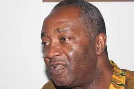 Foi-se o crítico e versátil