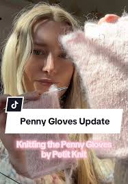 Knitting the gloves of my dreams! About to split the thumb