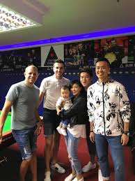 Mark selby is an english snooker player famously nicknamed as jester from leicester. Bozena Kucharska On Twitter Mark Selby Barry Hawkins Marco Fu Bobby Lee With His Lovely Family Snooker China Elitestudio147 Markjesterselby Thehawk147 Marcofu18 Bobby Lee Https T Co Whs9krikpf