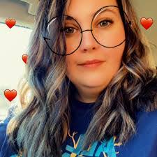 Melinda Thayer's Instagram, Twitter & Facebook