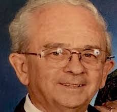 Lee Caviness's Instagram, Twitter & Facebook