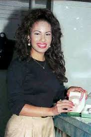 By 1992, selena had branched out and launched her clothing line and married her guitarist, chris pérez. Dreaming Of Selena On Twitter Rare Photos Of Selena At Her Boutique She Was Simply A Hardworking Young Woman Queen Selenaquintanilla Https T Co Adyrcekyyz