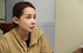 Lương Bằng Quang thất thần ngồi ăn bánh mì sau khi Ngân 98 bị bắt?