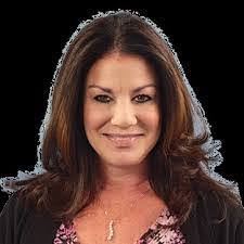 Amber Veilleux's Instagram, Twitter & Facebook