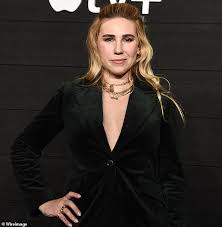 Cast and credits of the flight attendant. Zosia Mamet To Star Alongside Kaley Cuoco In Thriller Drama Series The Flight Attendant Daily Mail Online