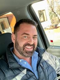 Annie Hanas's Instagram, Twitter & Facebook