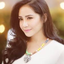 On 17 october 2014, nagita slavina married raffi ahmad at the age 26. Nagita Slavina Facebook
