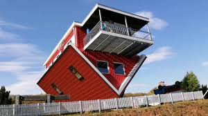Das „haus auf dem kopf am waldwipfelweg im bayerischen in st. Das Haus Auf Dem Kopf Toppels Verdrehte Welt Steht In Der Nahe Vom Wertheim Youtube