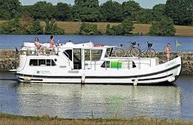 4 neues familienhausboot für bis zu 4 pers., leicht zu steuern und wendig, wunderschöne außenterrasse, doppelter steuerstand, lichtdurchfluteter wohnbereich. Terramarin Hausbootreisen