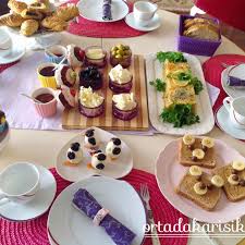 Ortada Karisik Sofra Duzeni Zarif Pastalar Yiyecek Ve Icecek Yemek