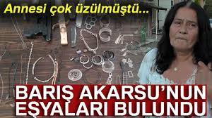 Müziğe küçük yaşlarda başlayan sanatçı, antalya'da animatör ve müzisyen olarak görev yaptı. Baris Akarsu Nun Takilari Bulundu Youtube