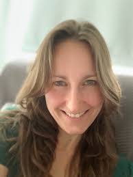 Bernadette Dawson's Instagram, Twitter & Facebook