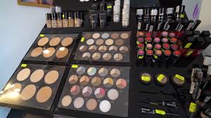 A devenit indispensabil chiar si in machiajul de zi, deoarece confera cu usurinta un aspect natural fetei. Cursuri Machiaj Profesional Curs Make Up Scoala De Cosmetica