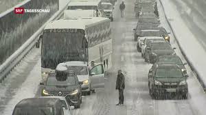 Gotthard ist ein 4 sterne hotel in zürich mit über 120 jahren tradition. Stau Beim Gotthard Schnee Fuhrt Zu Verkehrschaos Auf Nord Sud Achse News Srf