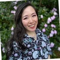 Dana Prill's Instagram, Twitter & Facebook