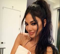 Nicole scherzinger was born on june 29 in honolulu, and raised in louisville, kentucky. Nicole Scherzinger Vergleichen Sie Die Korpergrosse Das Korpergewicht Die Korpermasse Mit Anderen Beruhmtheiten Stellameus