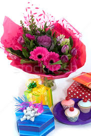 Felicitare de zi de nastere pentru tata. Zi De Nastere La Multi Ani Flori PrÄjituri Cadouri Alimente Imagine De Stoc C Ivonnewierink 1810066 Stockfresh