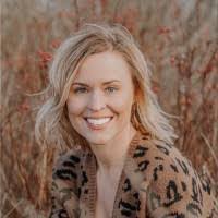 Lindsay Cote's Instagram, Twitter & Facebook