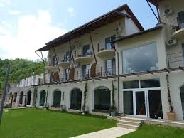 Confort, ospitalitate şi o privelişte de vis. Excursie Prin Mehedinti Unde Sa Te Cazezi In Clisura Dunarii