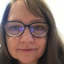 Danielle Hinrichs's Instagram, Twitter & Facebook