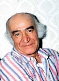 Babası gibi sinema sanatçısı olmak istemeyen şener şen, kendisini tiyatro oyunculuğuna adamıştır. Ali Sen Kimdir Ali Sen Hayati Ve Biyografisi