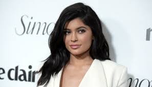 Kylie jenner unveiled the kylie cosmetics summer collection on monday online. Inspirasi Gaya Summer Gothic Kylie Jenner Cantik Tempo Co