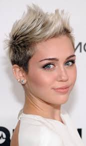 Medium Frisuren Die Miley Cyrus Ideen Medium Frisuren Die Miley Cyrus Ideen Geschrieben A Short Hair Styles For Round Faces Funky Hairstyles Funky Short Hair