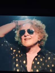 ah, but I'm so happy!! And to match this joy, my favorite song!! Great day  and a peaceful weekend to all!!! A kiss for those who like me and 3 for  those