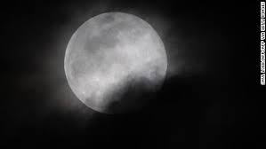 Las superlunas son fenómenos muy sencillos de observar a simple vista. Cuando Puedes Ver La Superluna De Gusano Cnn Video