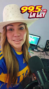 Amonos al aire 🎧🎤 #laley995 #locutora #radiohispana #onair #alaire  #parati #tigresuanl 💙💛🐯