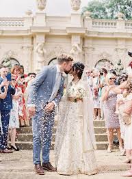 Elegante Hindu Hochzeit In Einem Englischen Landschaft Indische Hochzeitskleider Multikulturelle Hochzeit Und Gut Angezogen Zur Hochzeit